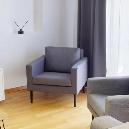 Zentrale 5,5 Zimmer Fuer Bis Zu 8 Personen Apartment